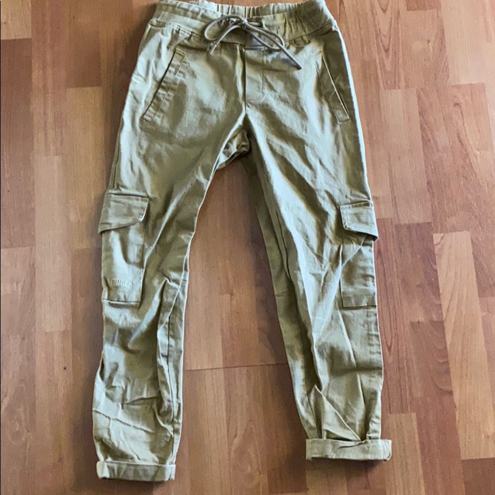 ESNTLS XS CARGO PANTS